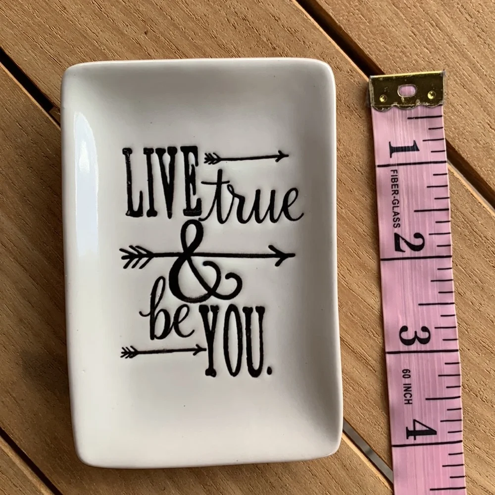 Thirty-one small jewelry tray